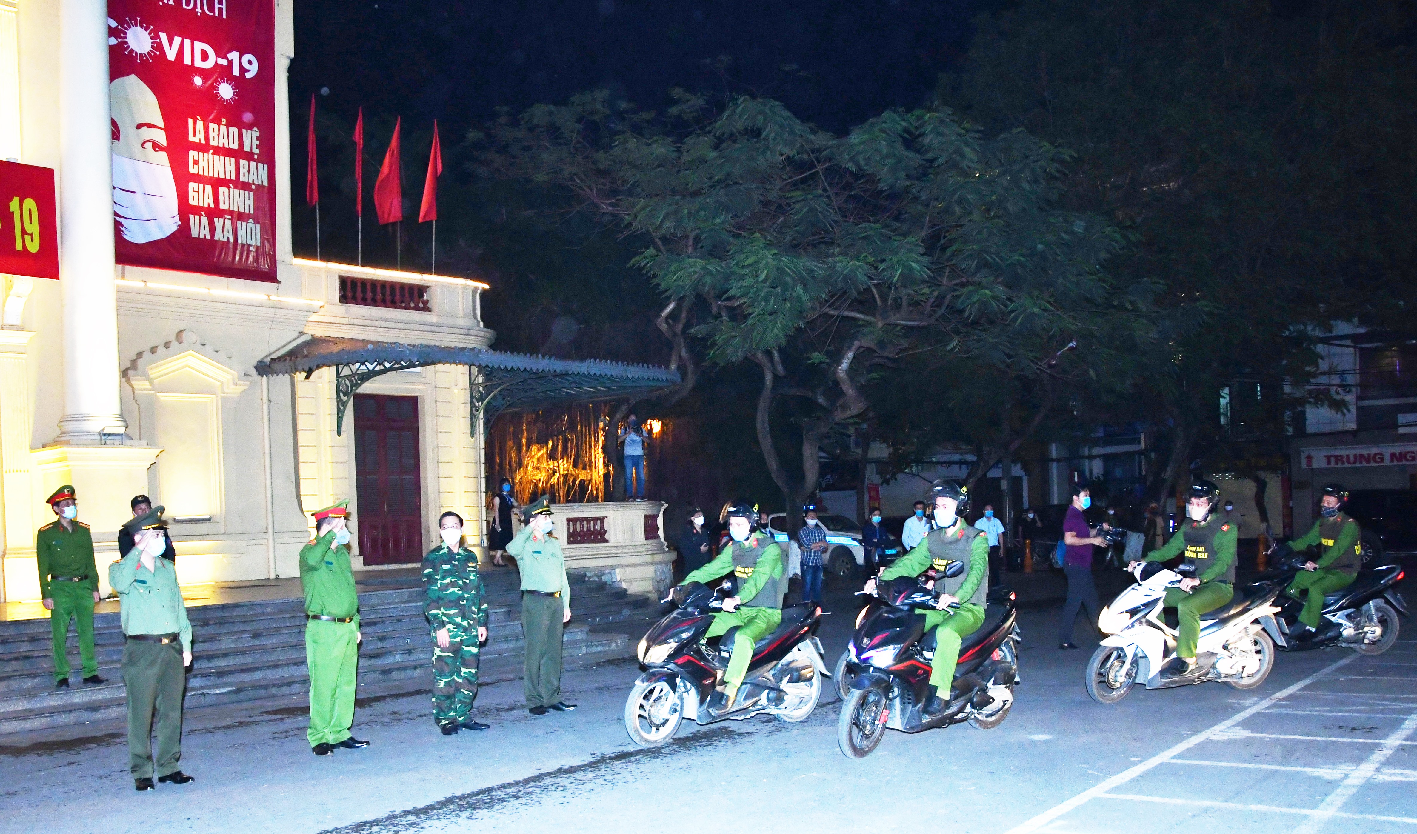 Bộ trưởng Bộ Công an ban hành Chỉ thị về việc tăng cường công tác phòng, chống dịch bệnh COVID-19 trong tình hình mới